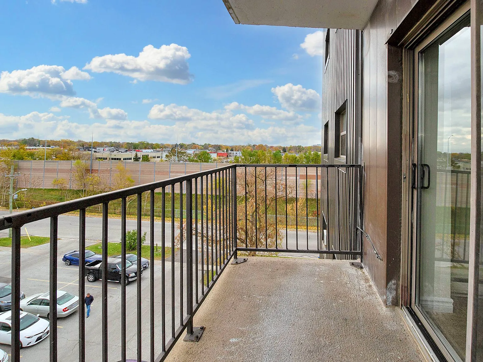 Regal Tower Apartments - Sarnia — Photo 1