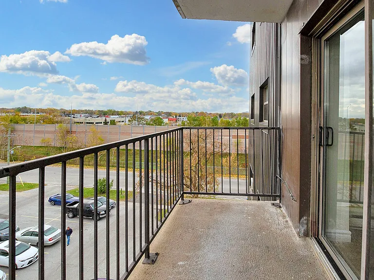 880 Colborne Rd — Photo 1