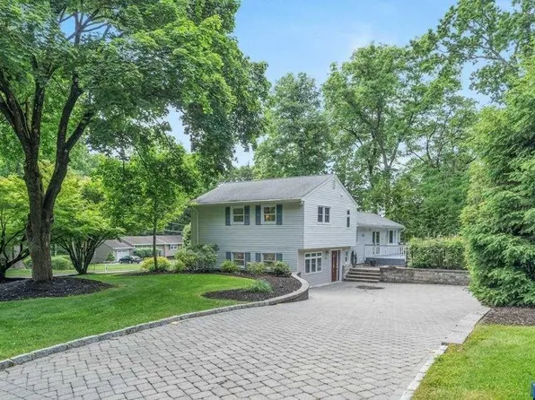 73 Dogwood Dr, Oakland, NJ 07436