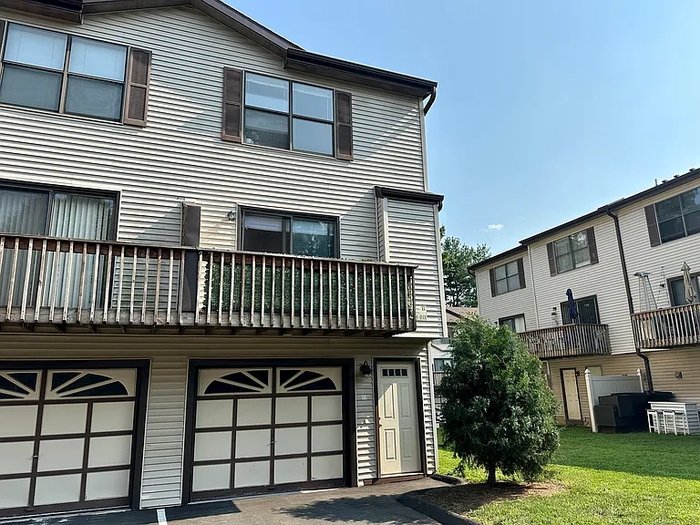 15 Crest St #B-13 — Photo 14