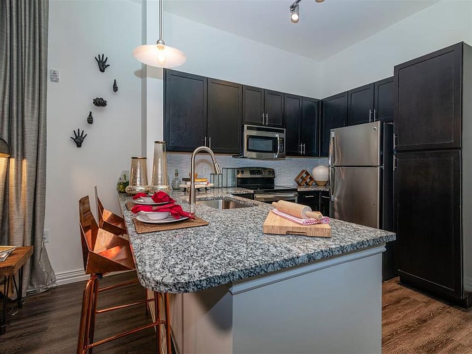 1st image of 1090 W Exchange Pkwy #13106