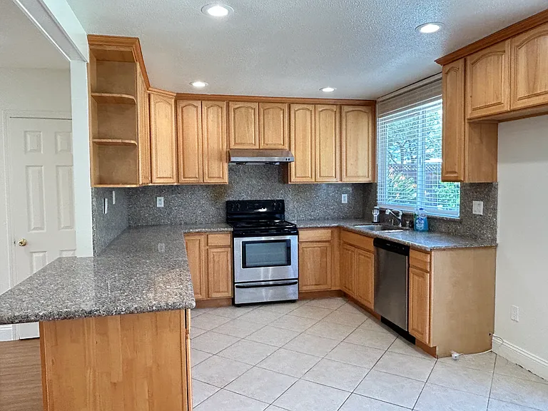 349 Appian Way — Photo 13