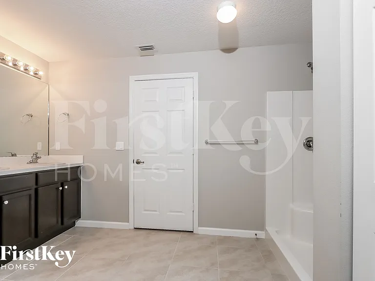 623 SW Homeland Rd — Photo 10