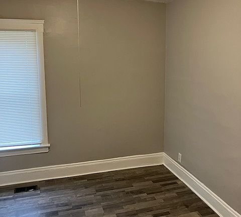 5th image of 3995 Valley Rd APT 2