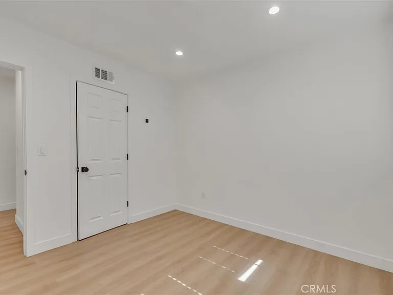11528 Balboa Blvd — Photo 36