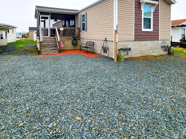 8274 Sea Gull Dr, Chincoteague Island, VA 23336