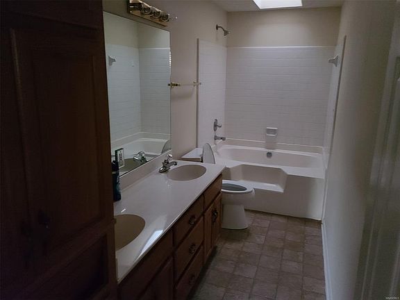 5th image of 860 E Gardendale Dr