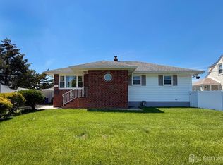 125 Hermann St, Carteret, NJ 07008