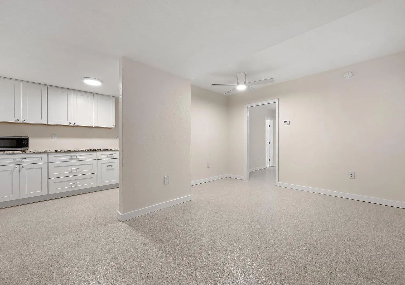 Beautifully Updated 1 Bedroom, 1 Bathroom First Floor Condo Located In The Highly Sought After Do... — Photo 4