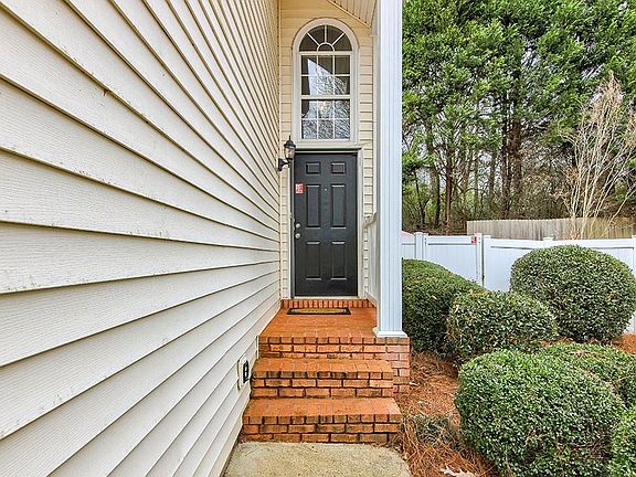 3rd image of 500 Stanford Pl