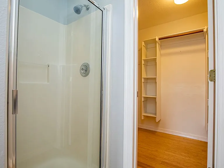 518 Topaz St — Photo 17