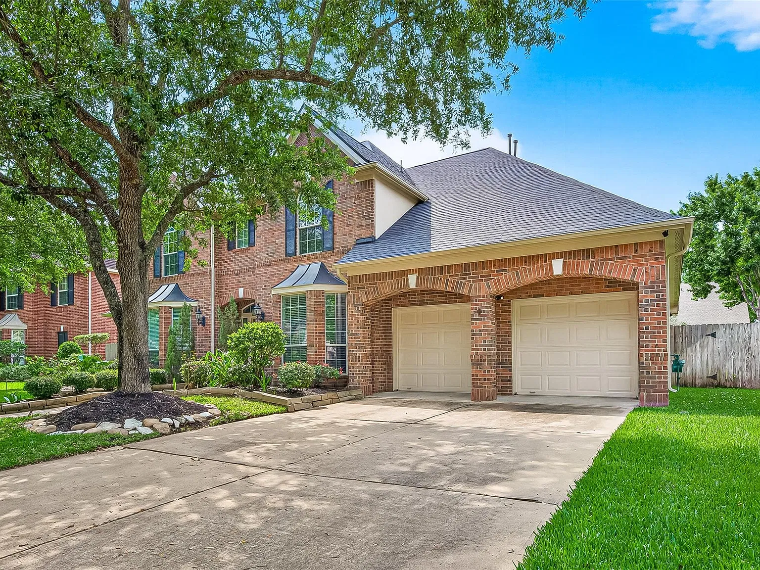 4 bed, 3.5 bath, 3847 sqft, $3,500 — Photo 2