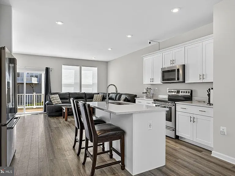 159 Presidents Pointe Ave #159 — Photo 7