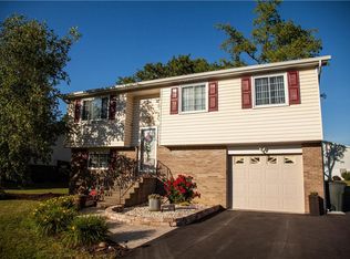 502 Manor Gate Ln, West Newton, PA 15089