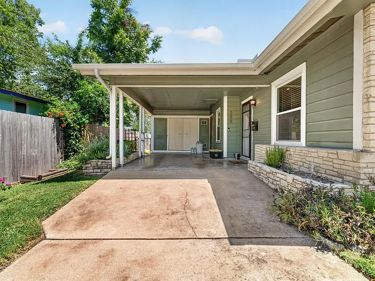 200 E Skyview Rd — Photo 4