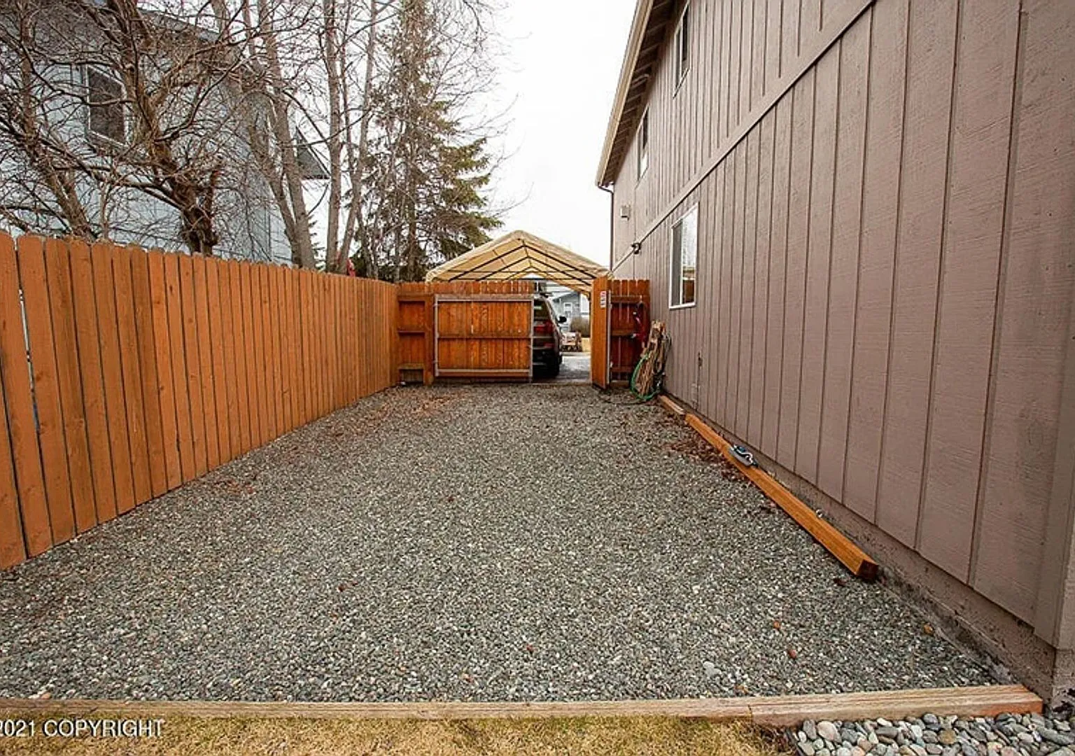 Beautiful South Anchorage Home — Photo 4