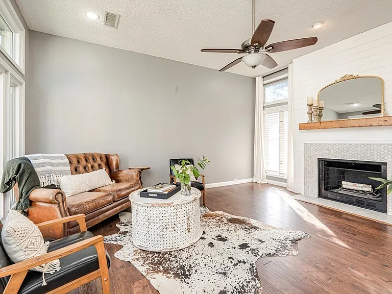 2202 Wydewood Dr — Photo 5