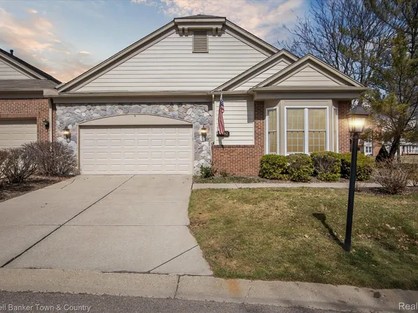 39682 Muirfield Ln #255, Northville, MI 48168