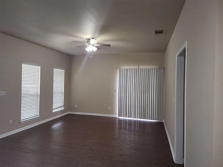 503 Gregory Ct — Photo 9