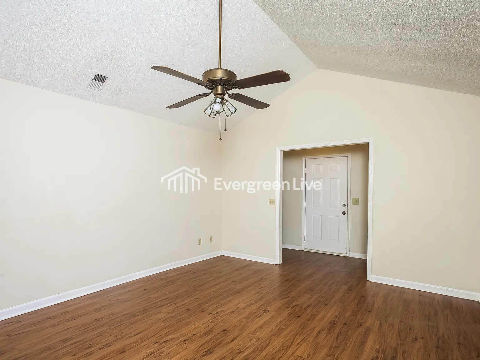 3 bed, 2.0 bath, 1316 sqft, $1,495 — Photo 4