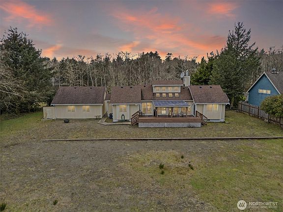 4th image of 322 Olympic View Avenue NE