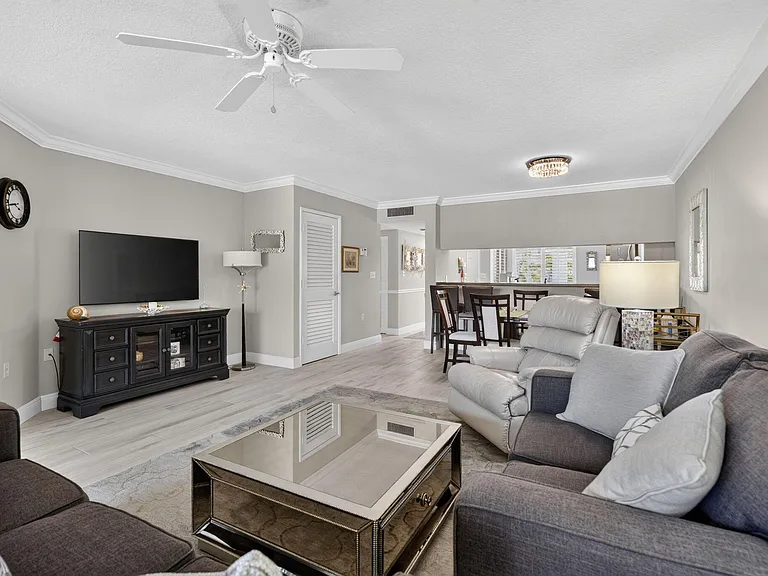 275 Palm Ave #D — Photo 9