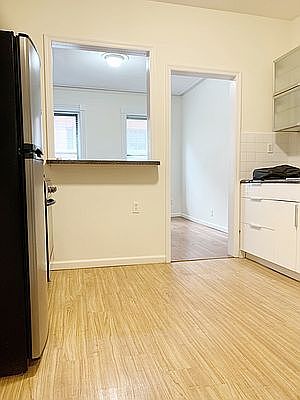 3rd image of 404 E 73rd St APT 5