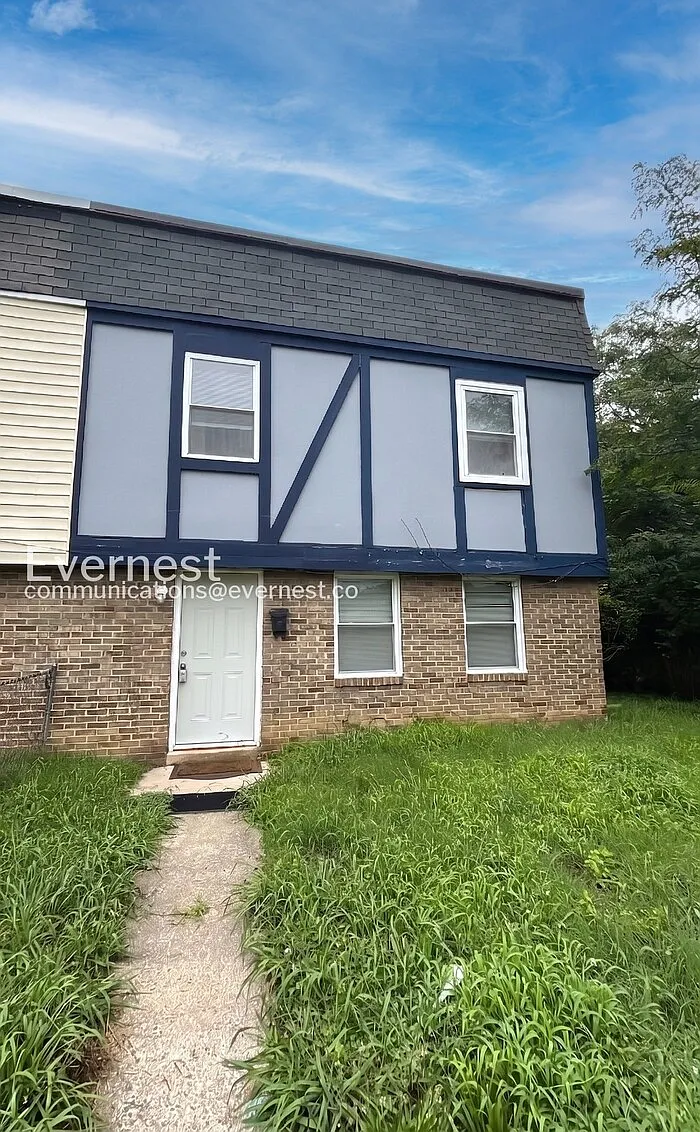 3 bed, 1.0 bath, 1080 sqft, $1,350 — Photo 1