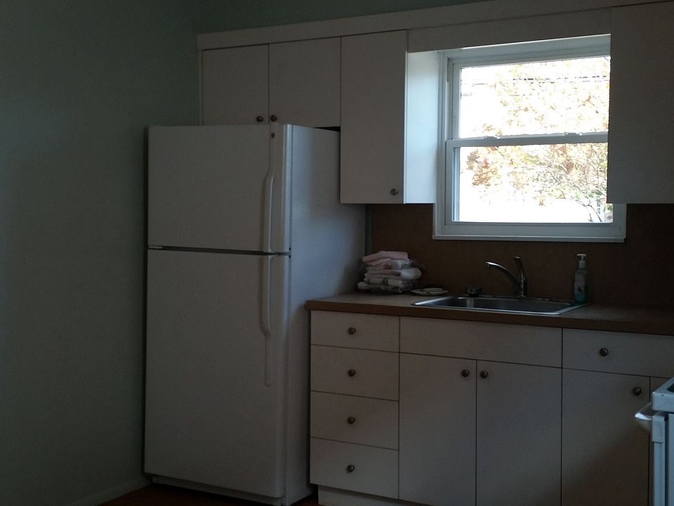2nd image of 9 Boxwood Rd #1