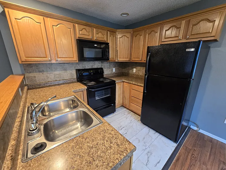 1407 Robin Rd — Photo 5