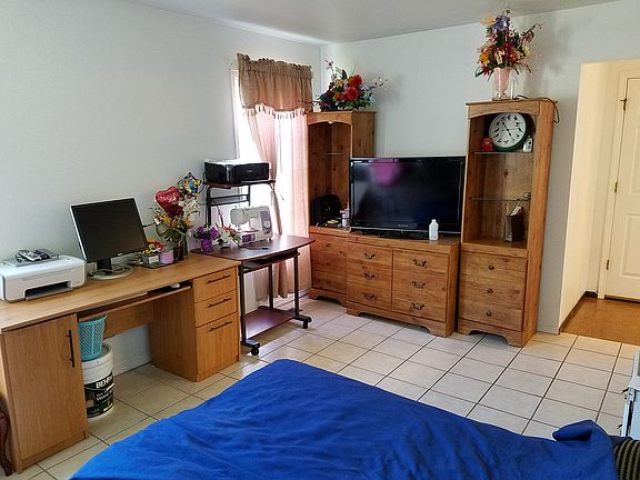 3rd image of 1043 Towner Dr