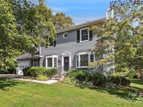 2 Westminster Dr, Asheville, NC 28804