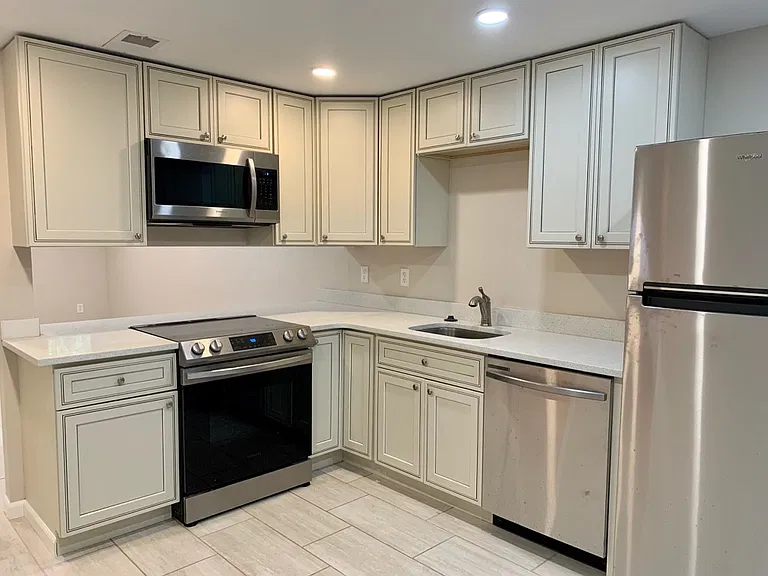 5925 Walnut St #4 — Photo 5