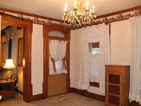 2nd image of 407 E Main St