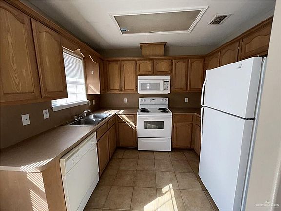 4th image of 515 La Mancha Dr APT 2