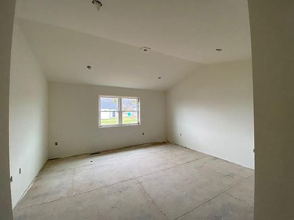 5th image of 411 Roosevelt Street