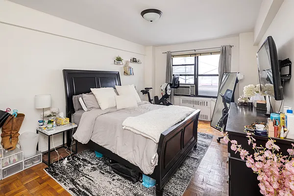 Rented by Douglas Elliman | media 4