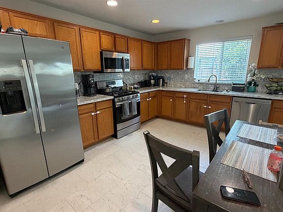 2nd image of 2833 Saxton Dr
