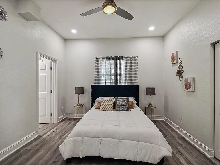 2506 W Main St — Photo 22