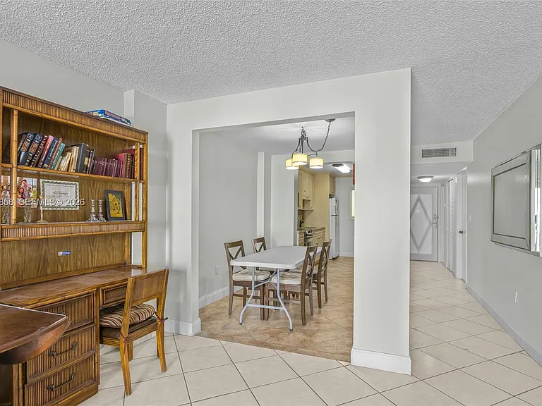 4141 Collins Ave #201 — Photo 10