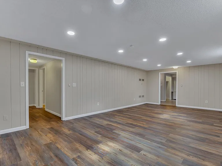 7687 Newman St — Photo 32