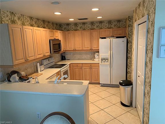 4th image of 6875 Ascot Dr #6-102