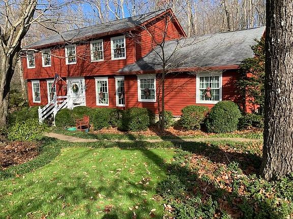 2nd image of 933 Dunsinane Rd