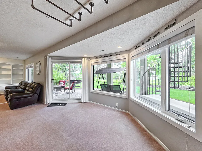 138 Mount Robson Close SE — Photo 21