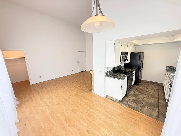 920 N Alfred St #201 — Photo 4