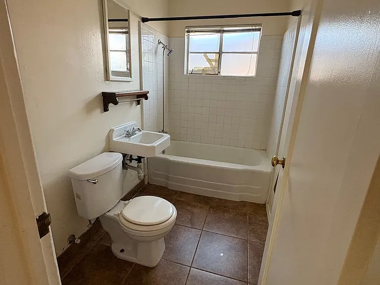3414 E Lee St #3416 & 3418 — Photo 8