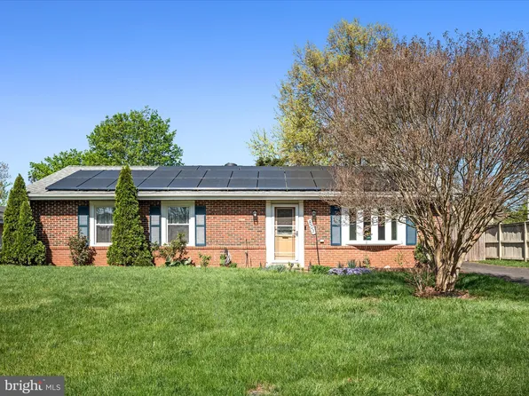 807 N Amelia St, Sterling, VA 20164