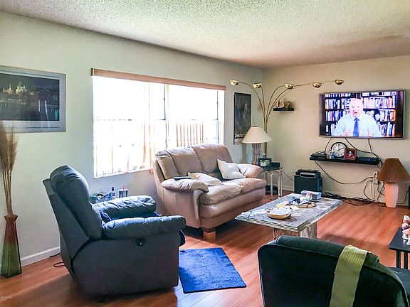 4th image of 6 Greenfern Cir