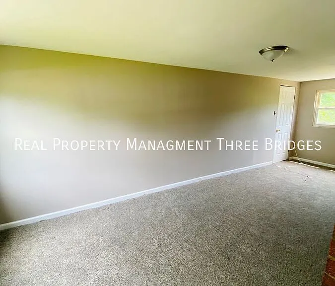 60 Mayme Dr — Photo 5