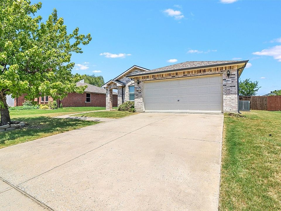 1st image of 1729 Canyon Oaks Dr